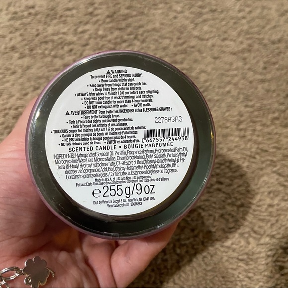 VICTORIA'S SECRET VELVET PETALS SCENTED GLASS JAR SINGLE WICK CANDLE 9oz. - Picture 5 of 5